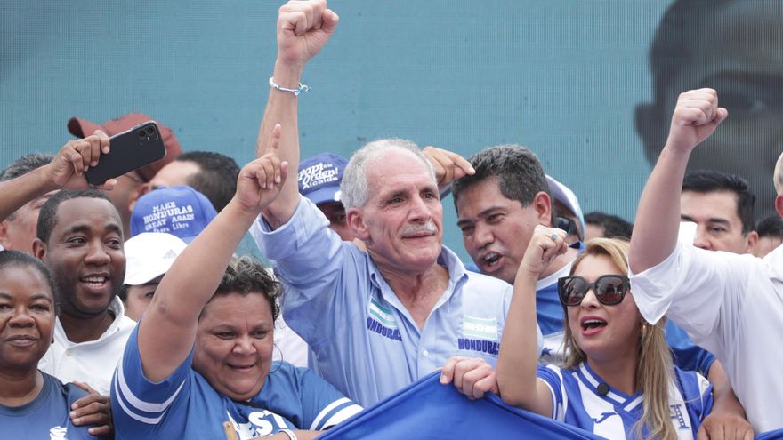 Hondureños marchan en defensa de la democracia y contra presuntos atropellos electorales