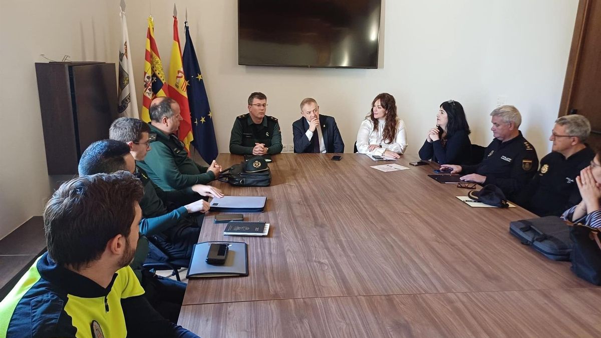 Un momento del acto de la firma este lunes por parte del Ayuntamiento de Borja.