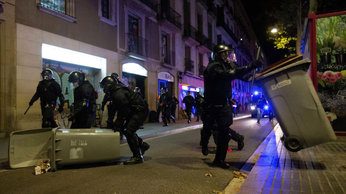 Amnistía para 13 policías nacionales investigados por maltrato a una detenida en las protestas de la sentencia del procés