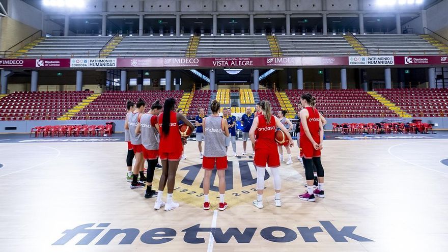 La selección española femenina de baloncesto ya entrena en Córdoba