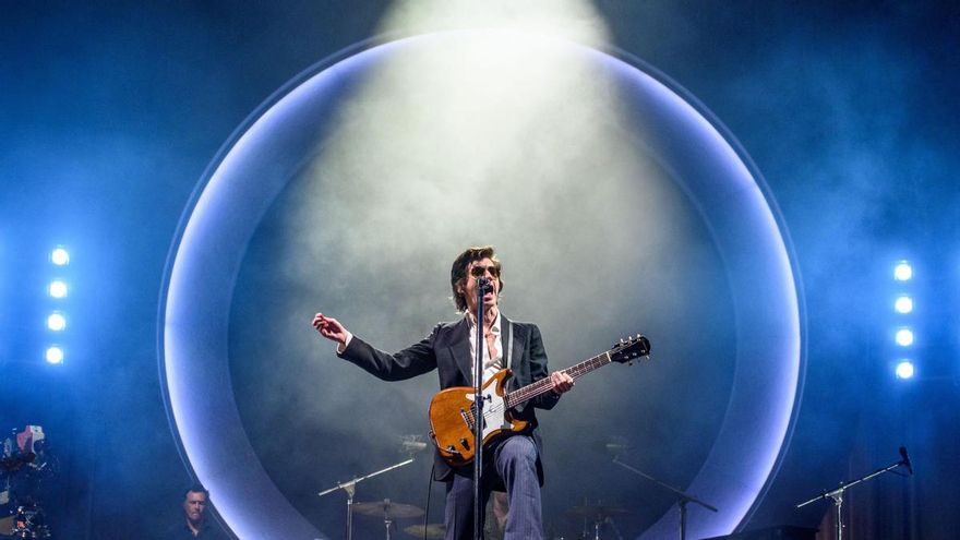 Arctic Monkeys despide a guitarrazo limpio el Bilbao BBK Live más multitudinario