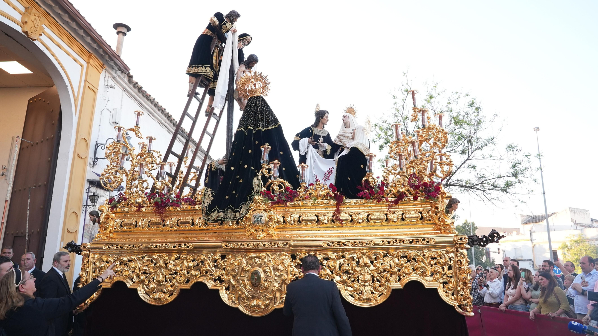 La procesión de la Hermandad del Descendimiento, en imágenes