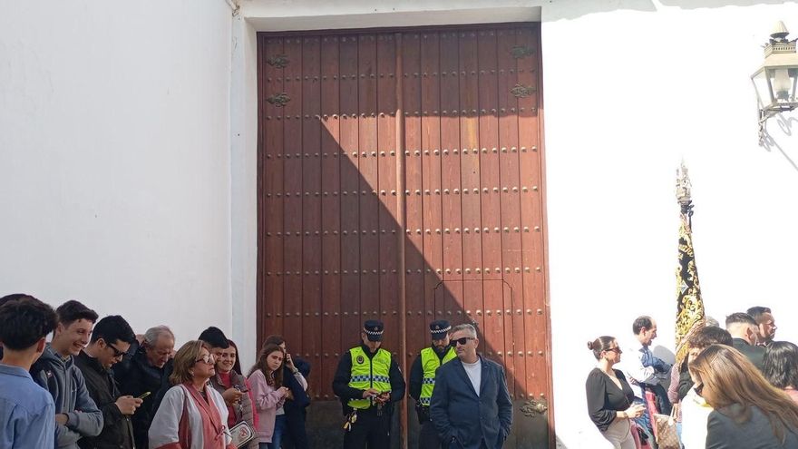 Capuchinos, a la espera de la salida de la Sangre | ANTONIO D. LÓPEZ