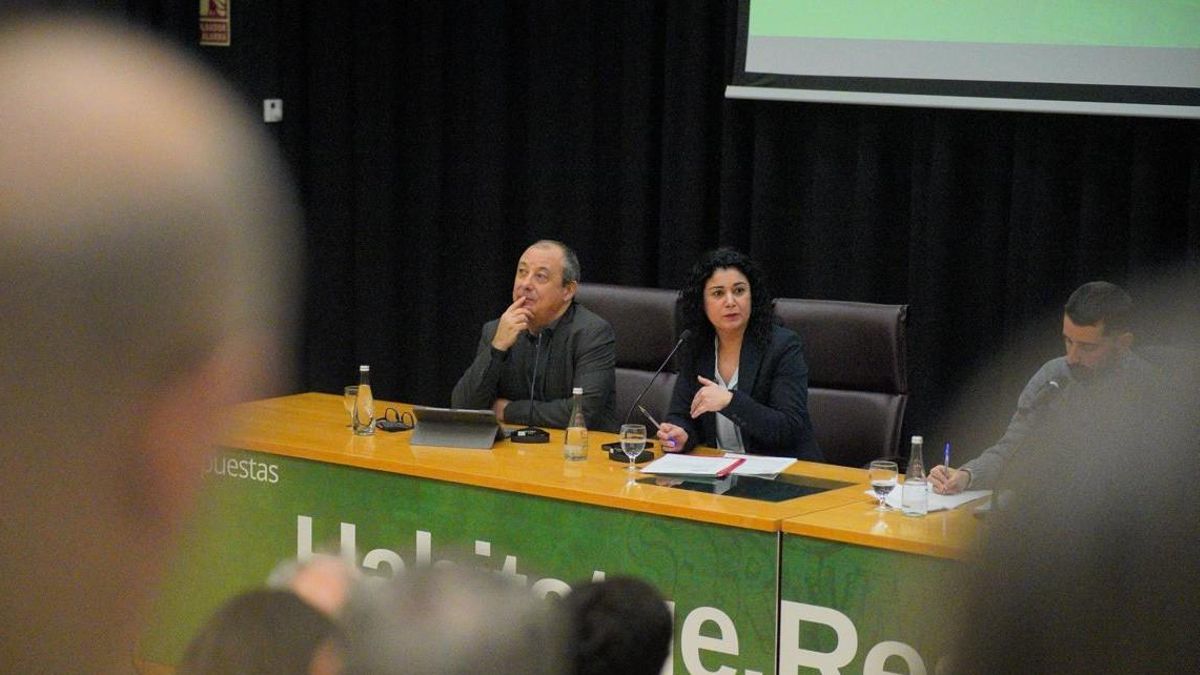 El responsable de Política Social de CCOO, Carlos Bravo, y la secretaria general en el País Valencià, Ana García.