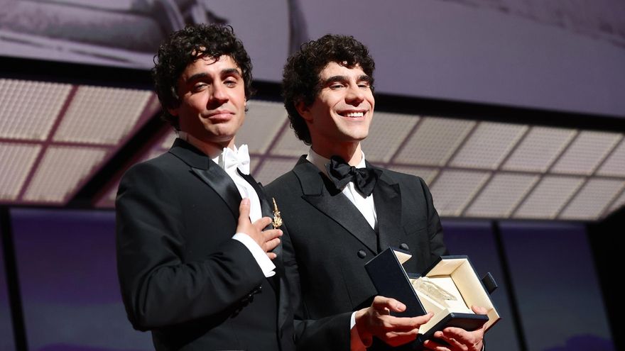 Los Javis ganan el premio a la Mejor dirección en el Festival de Cannes por 'La bola negra'