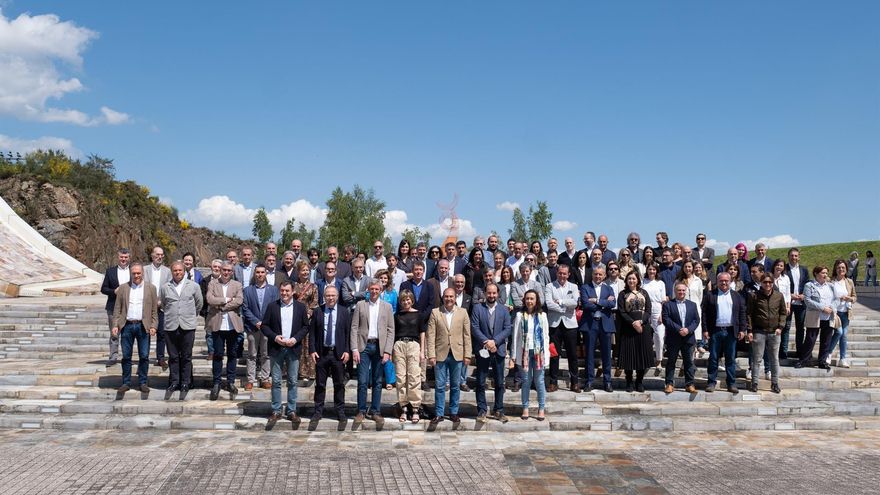 La Xunta presenta una programación para el Xacobeo con Muse, Simple Minds y Rosalía como principales estrellas