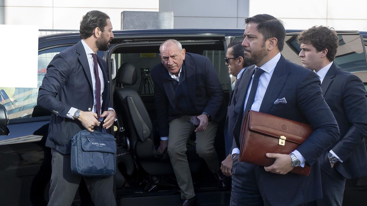 La inspectora ratifica ante el juez su denuncia de agresión sexual contra el ex jefe de la Policía y él dice que es una conspiración