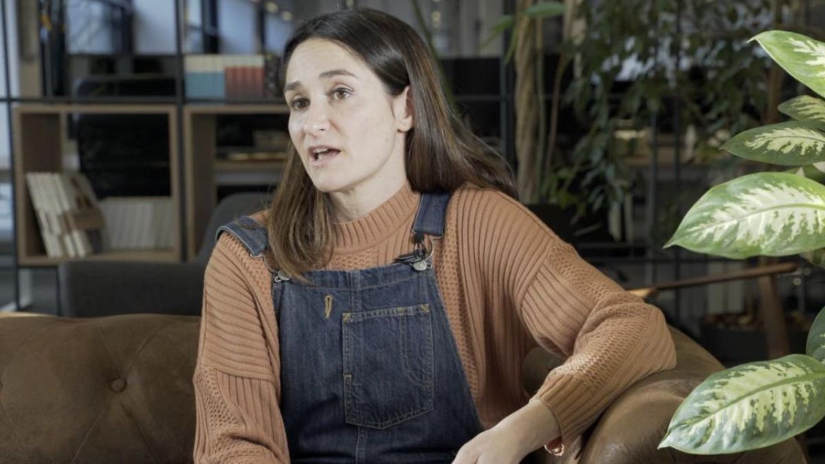 Marta Salicrú, en una entrevista para la red de radios comunitarias de Barcelona