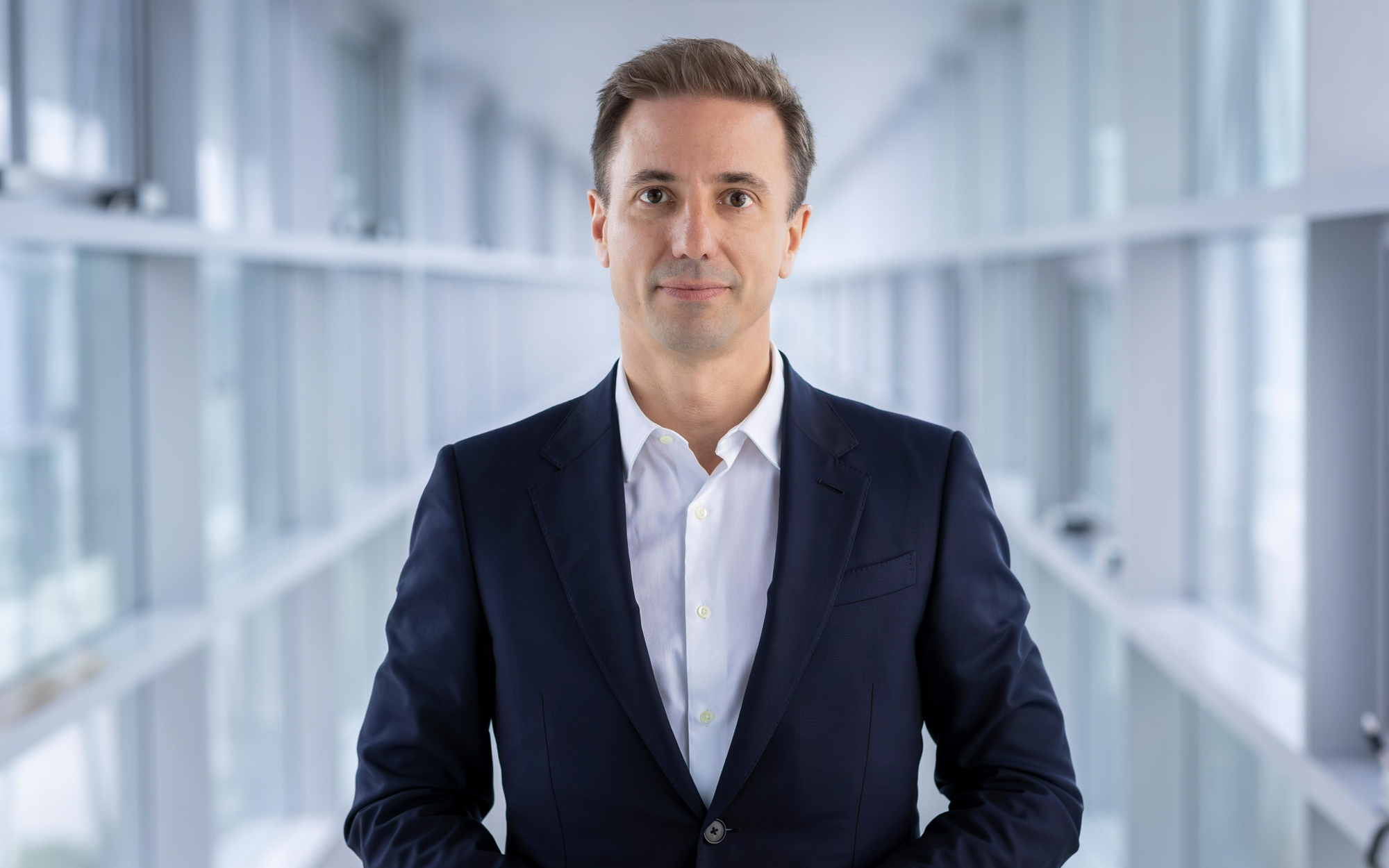 El CEO de Opel ha departido 'online' con varios medios especializados.