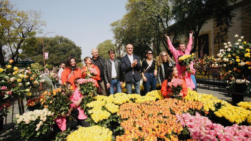 Antonio Muñoz (centro), junto a artistas y a otros responsables municipales.