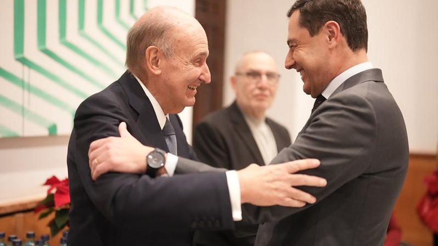 Moreno celebra "50 años de libertades" tras la muerte de Franco pero 'olvida' reunir al Consejo andaluz de la Memoria