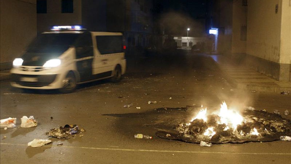 La muerte por arma blanca de un guineano provoca altercados en Roquetas de Mar