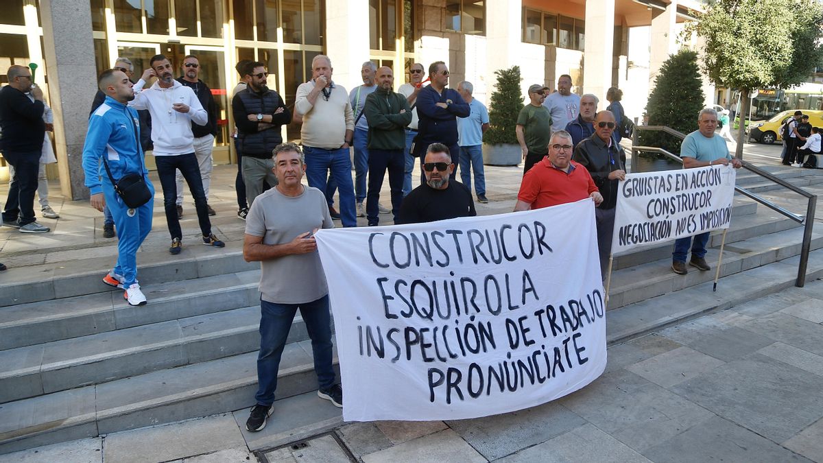 La huelga del colectivo de gruistas vuelve a colarse en el Pleno del Ayuntamiento