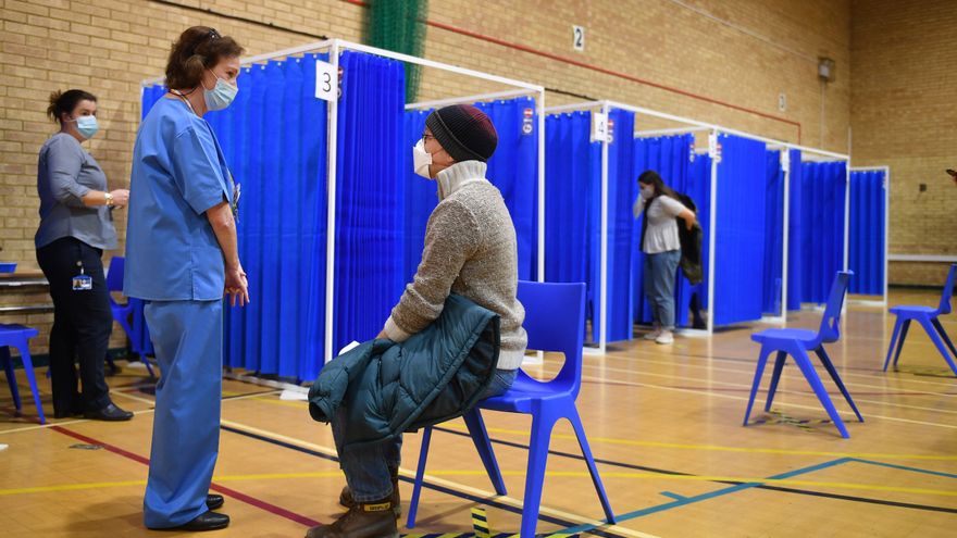 Fechas, grupos y reparto: claves para un plan de vacunación que ahora puede adelantarse