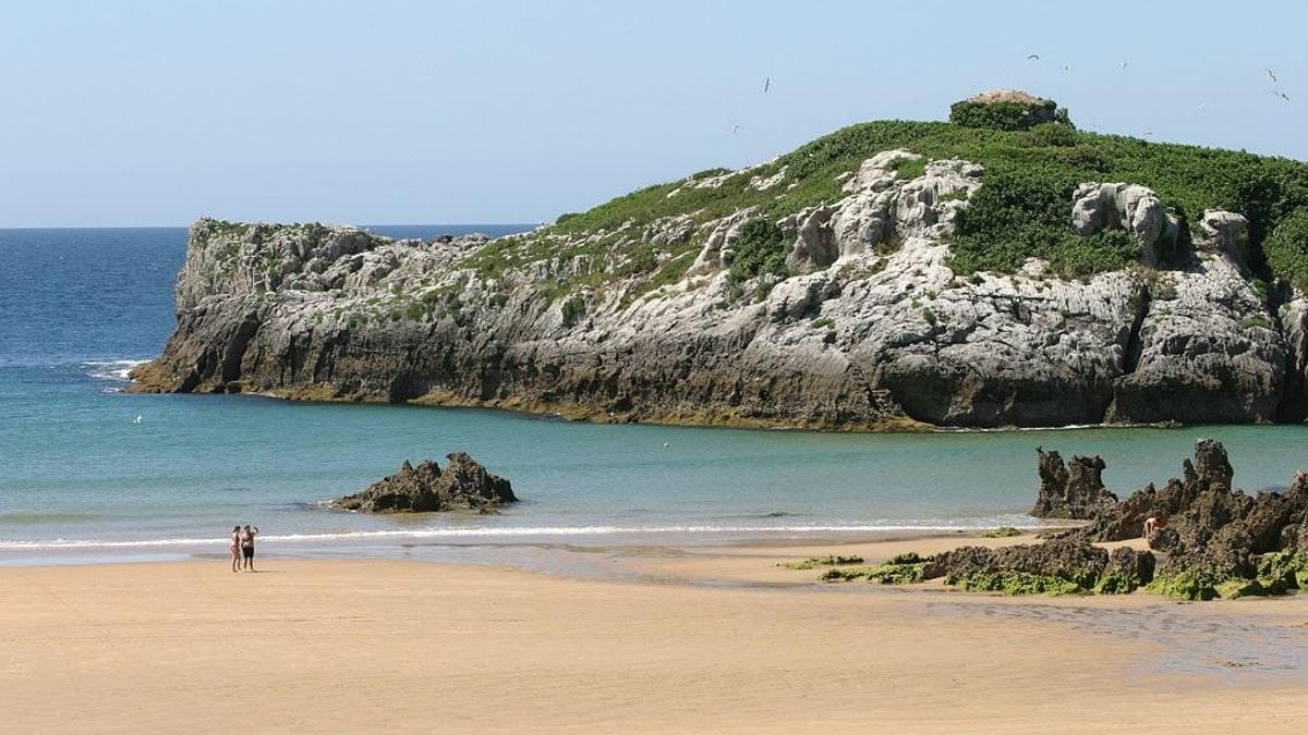 Archivo - Playa del Ris en Noja