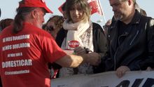 Unai Sordo, secretario general de CCOO, en la entrada de la planta de Coca-Cola en Fuenlabrada.