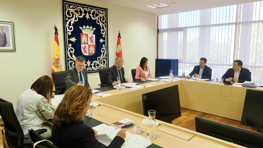 La Mesa de las Cortes de Castilla y León acuerda devolver a su puesto a la funcionaria que denunció acoso