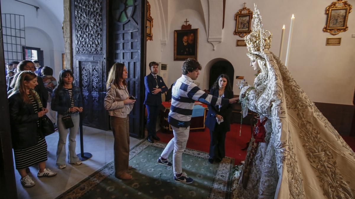 Besamanos de la Virgen de la Paz