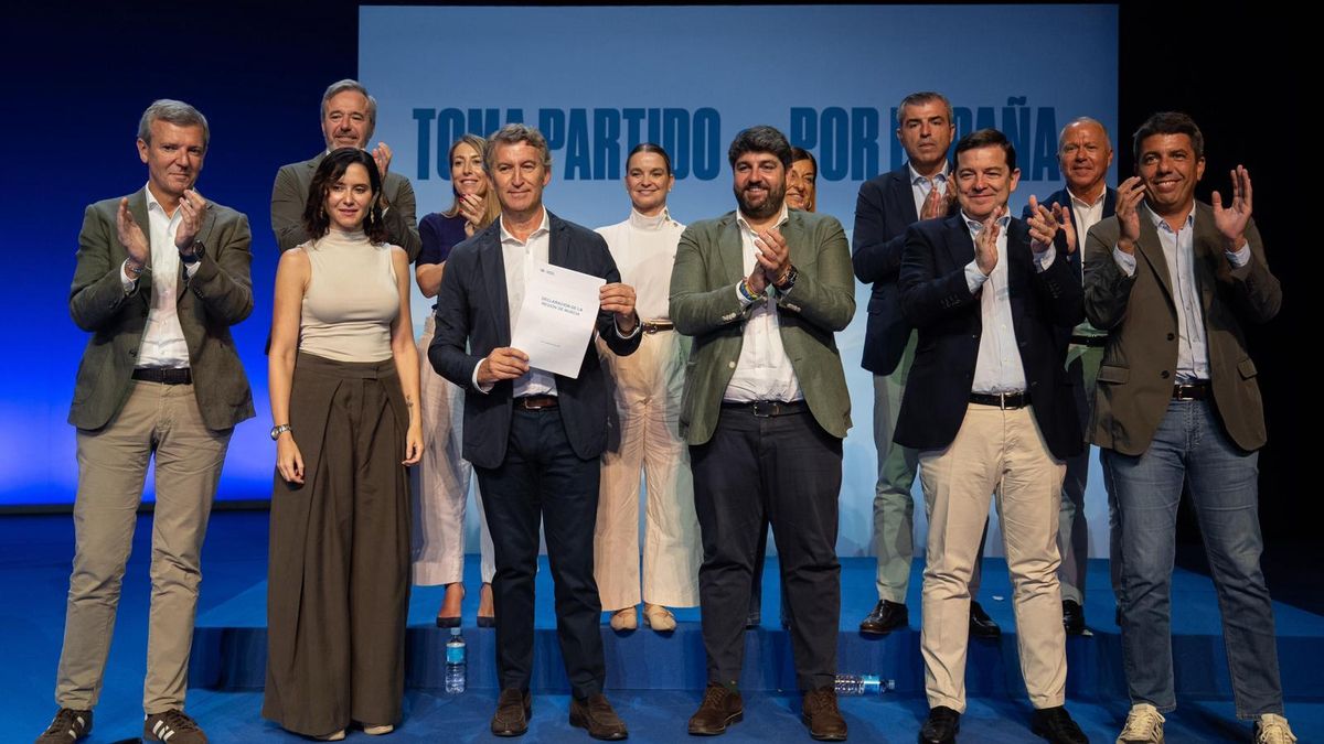 Feijóo, en Murcia entre aplausos de Azcón: "Hay que traer el agua de los sitios donde sobra"