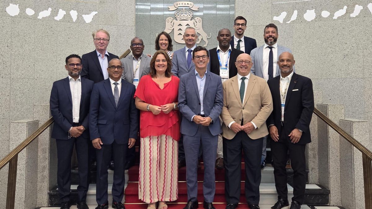El Gobierno canario propone liderar la creación de una asociación que aglutine a los puertos de las RUP