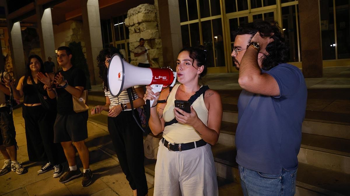 Una cacerolada pide en Córdoba el apoyo a los decretos de vivienda