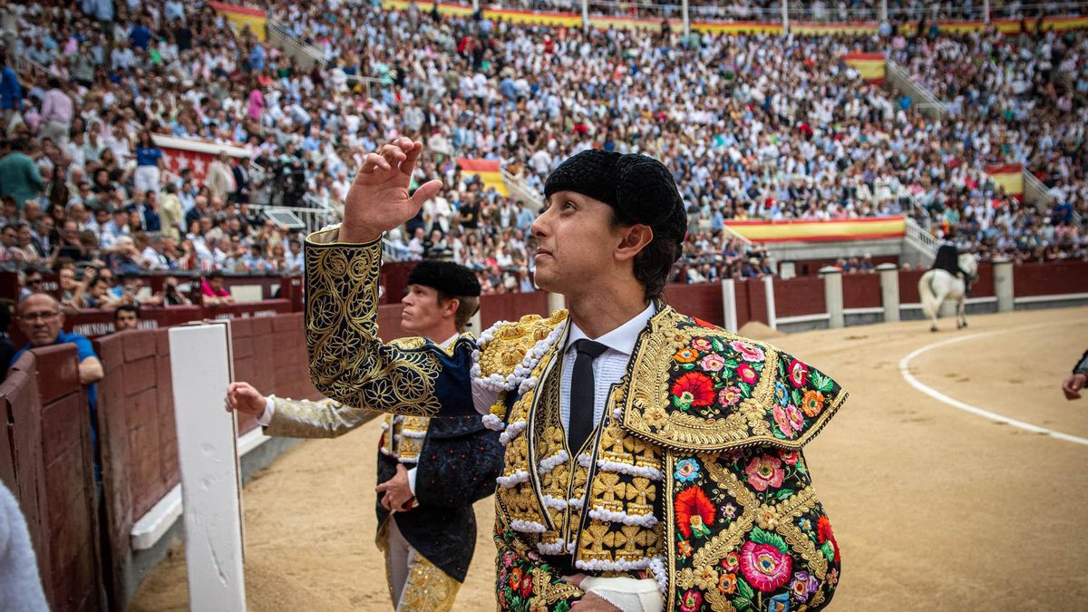 Trabajadores de À Punt denuncian que la televisión pública recorta informativos para emitir corridas de toros de Madrid