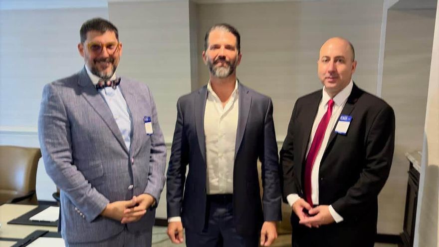 Cerimedo con Donald Trump Jr. y Andy Rivas.