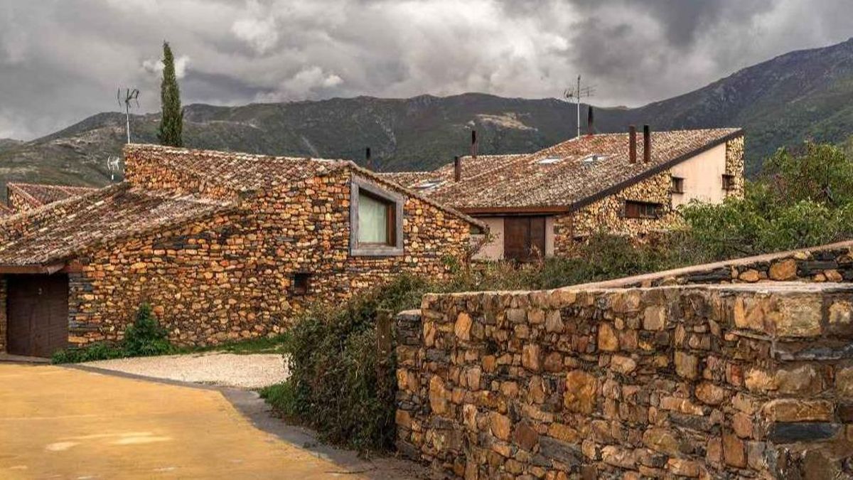 Martín Muñoz de Ayllón, uno de los pueblos amarillos de Segovia.