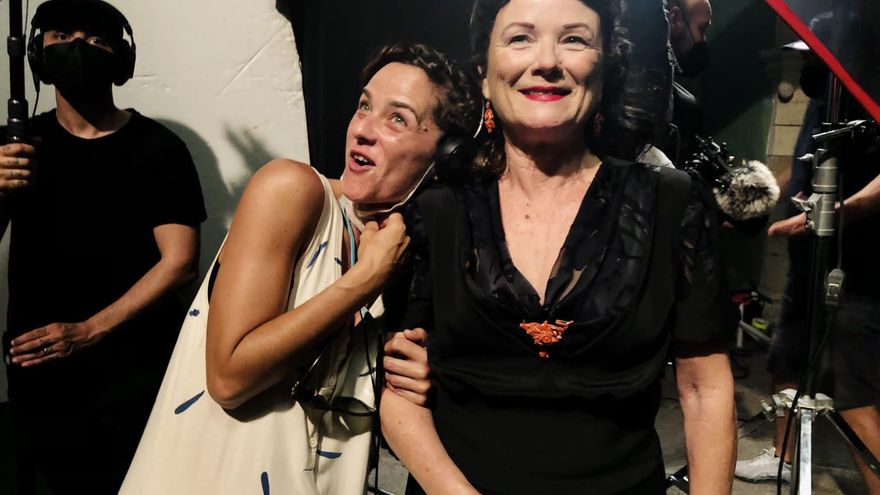 La directora Cayetana H. Cuyás, con su madre Cayetana Cuyás Gómez