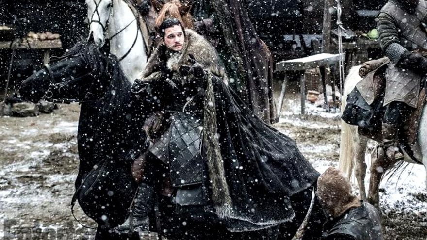Jon Snow (Kit Harington) a lomos de un caballo en 'Juego de Tronos'