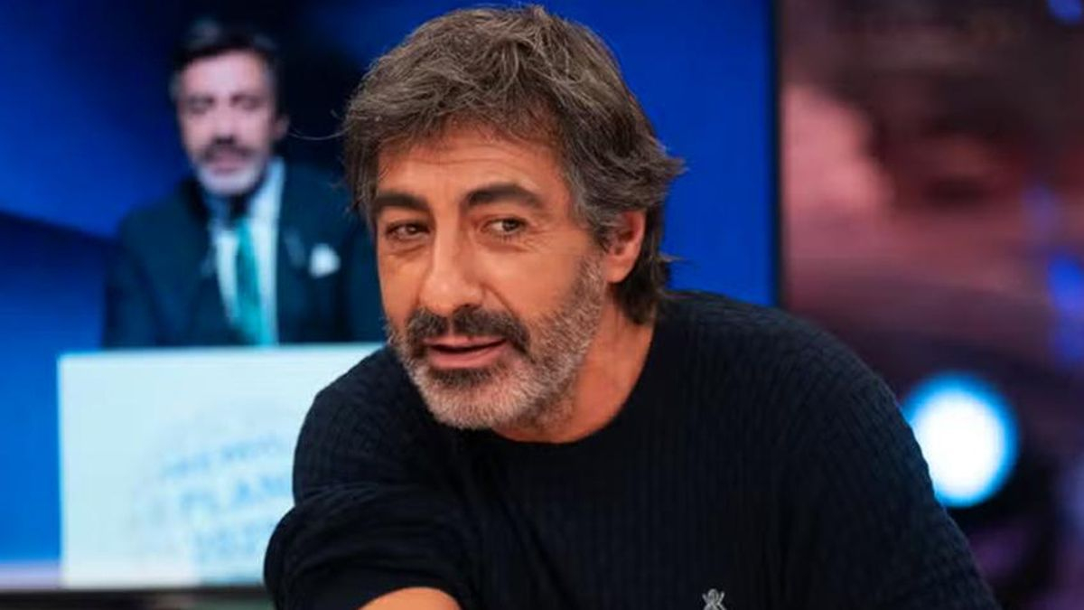 Juan del Val muestra el tatuaje que se ha hecho por su Premio Planeta