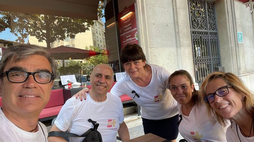 Jesús Rodriguez-Pachón, junto a a un grupo de ex de Vox Barcelona