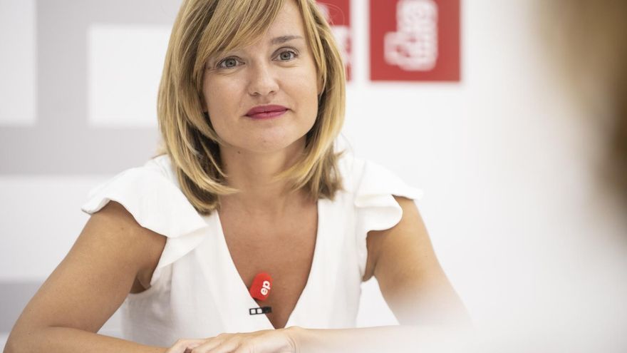 La ministra de Educación y Formación Profesional, Pilar Alegría, durante una entrevista con Europa Press, en la sede del PSOE, a 14 de agosto de 2022, en Zaragoza, Aragón (España). Alegría, diplomada en Magisterio, especialidad Educación Primaria por la U