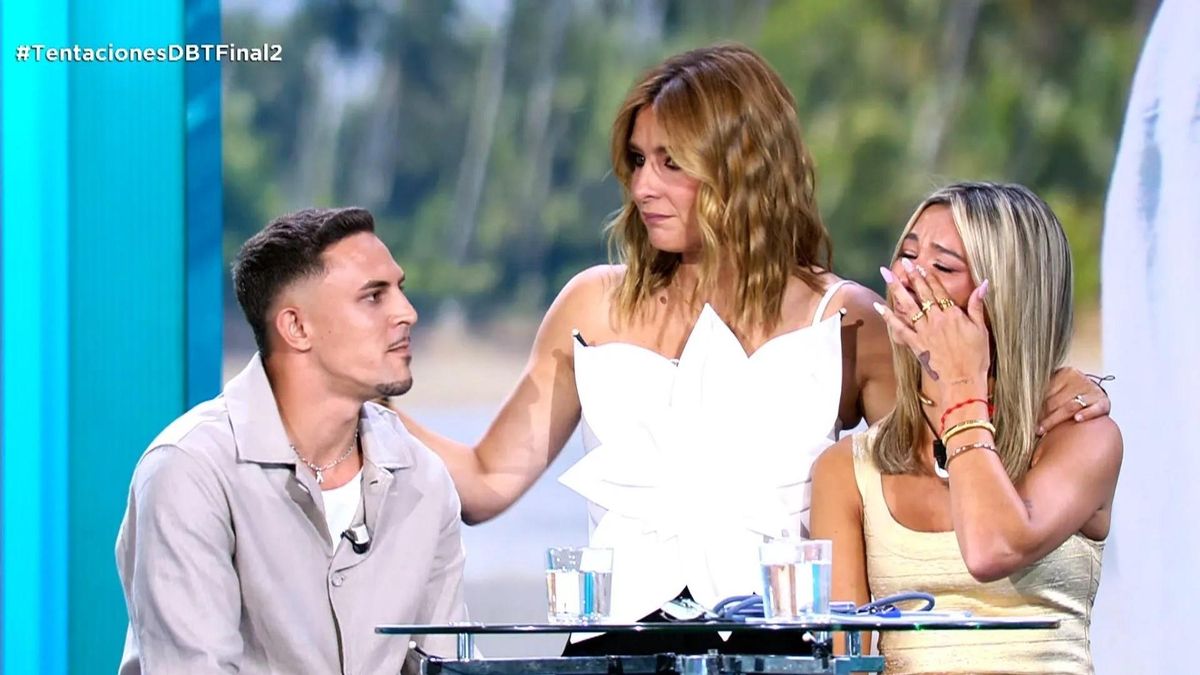 Sandra Barneda junto a Atamán y Leila en 'La isla de las tentaciones 10'