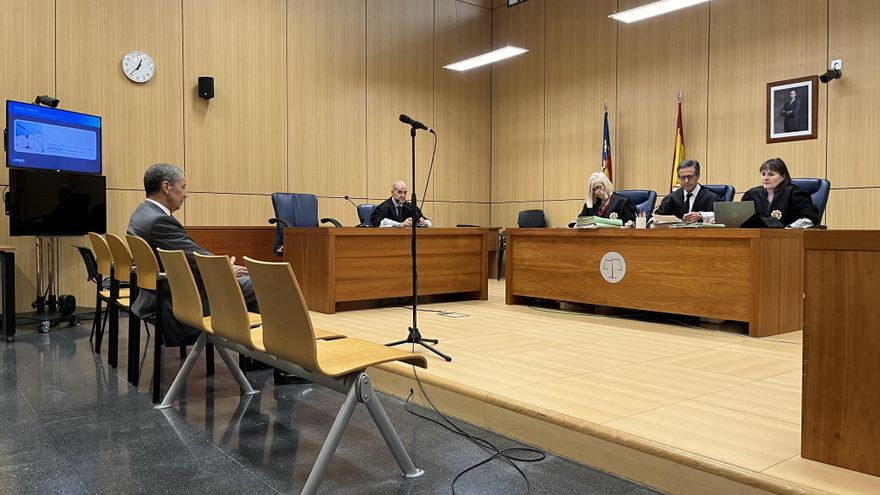 Zaplana alega que no es su "intención" fugarse mientras Anticorrupción alerta de que puede tener patrimonio fuera