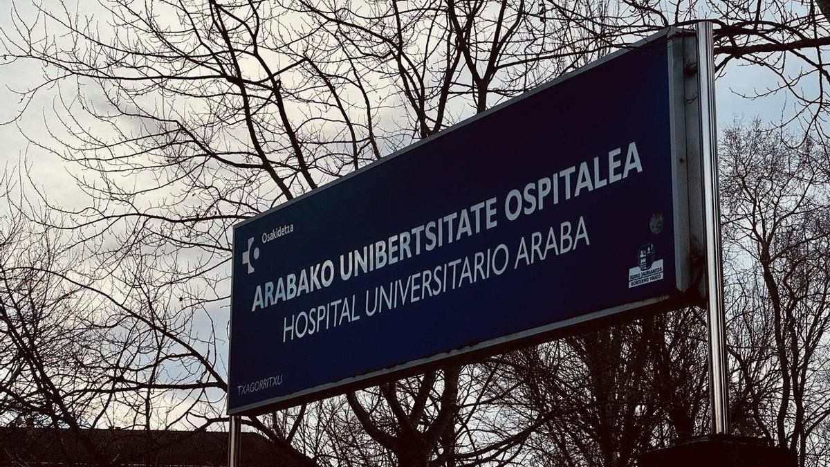 El servicio de cocina del hospital de Txagorritxu de Vitoria se revuelve ante la amenaza de cinco despidos