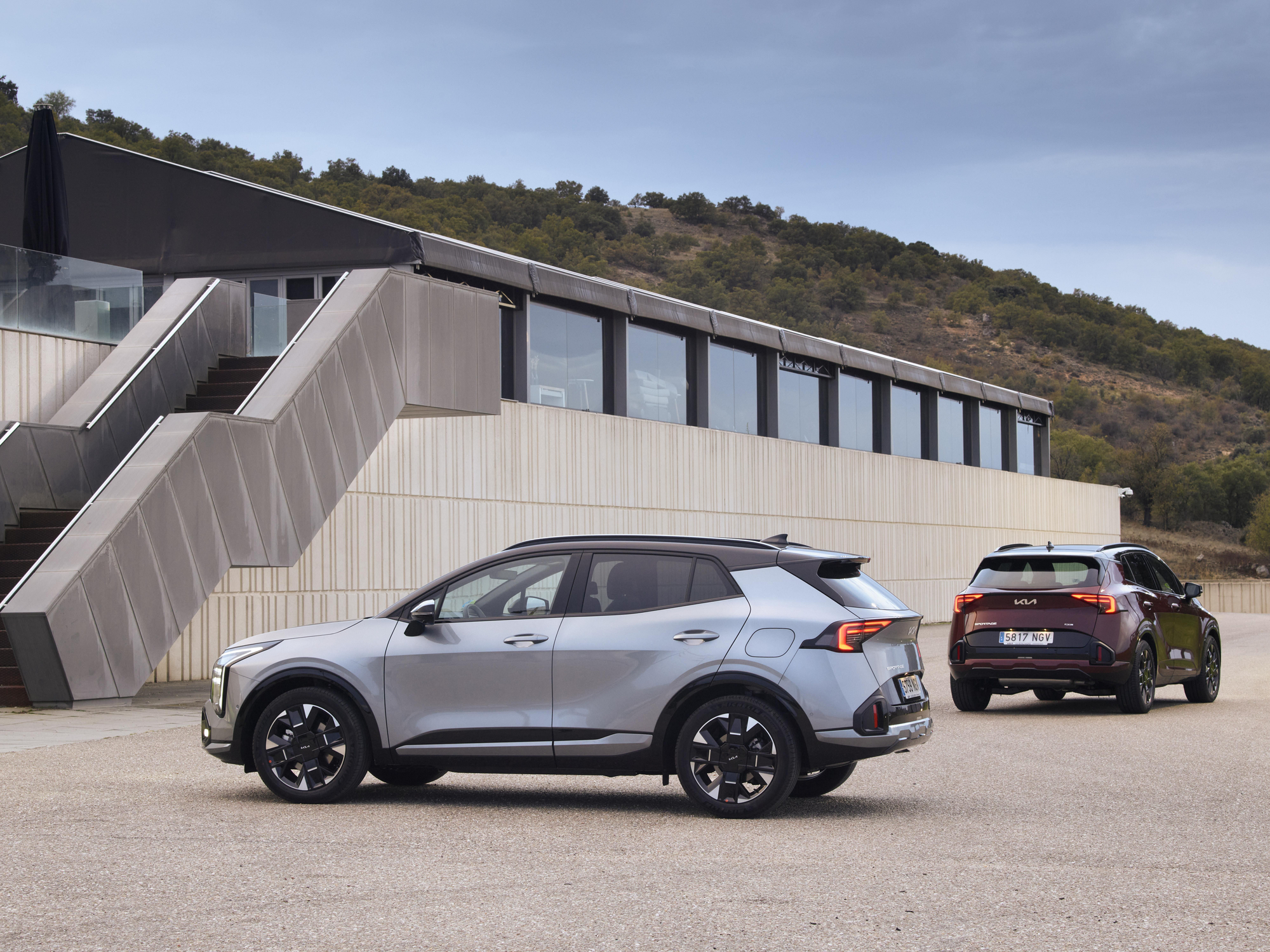 Los nuevos colores gris azulado y granate disponibles en el Sportage.