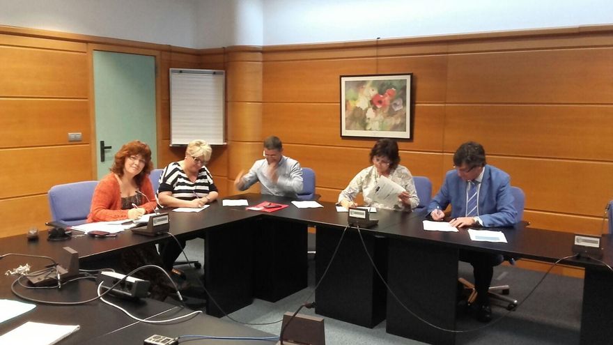 Momento de la firma del I Plan de Igualdad de la Administración.