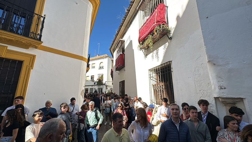 Los fieles esperan ya la salida del Perdón