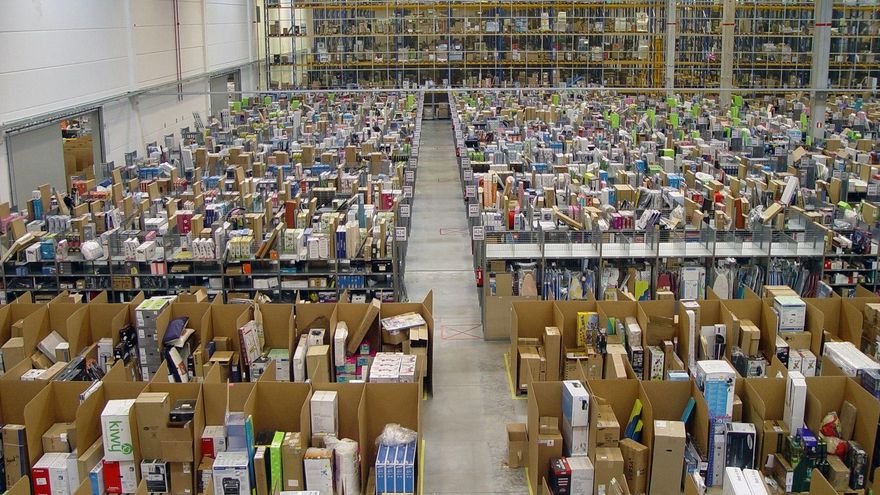 Apilando el embalaje de las compras en Amazon se podría llegar a la Luna