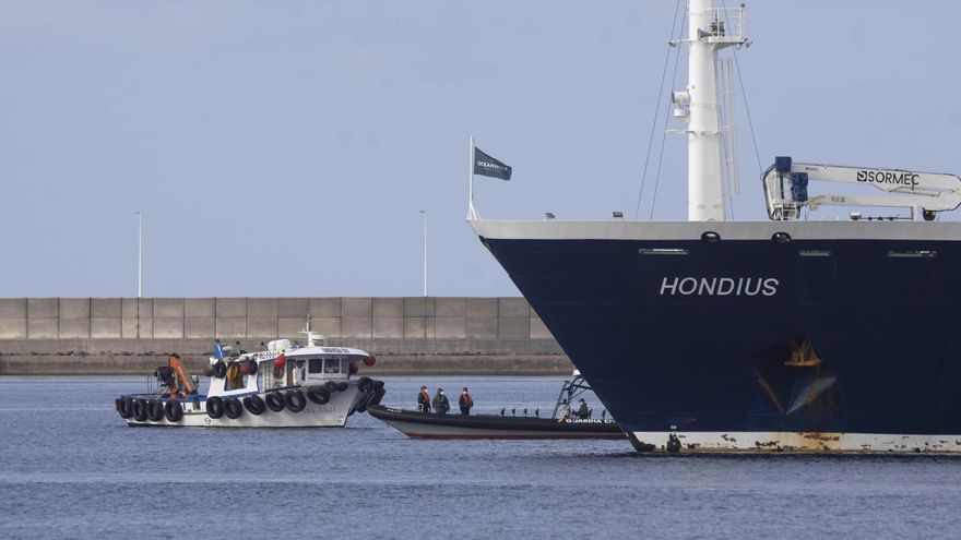 El Hondius, afectado con un brote de hantavirus, en el puerto de Granadilla de Abona (Tenerife).