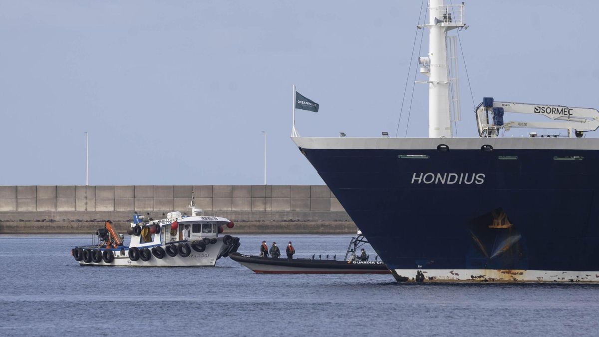 Desembarcan cinco españoles del buque Hondius