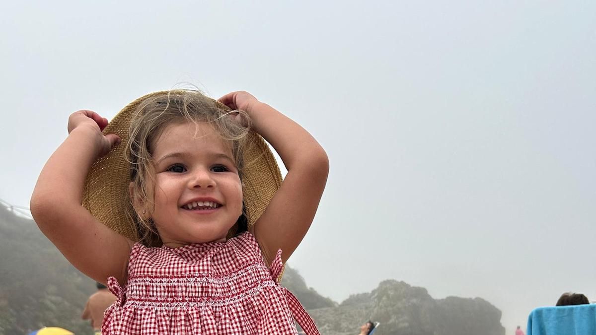 Carlota, una niña asturiana de 4 años, tiene una enfermedad ultrarrara que afecta a uno de cada dos millones de recién nacidos