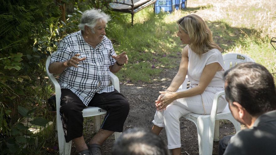 Archivo - El expresidente de Uruguay, Pepe Mujica, y la vicepresidenta segunda del Gobierno, Yolanda Díaz.