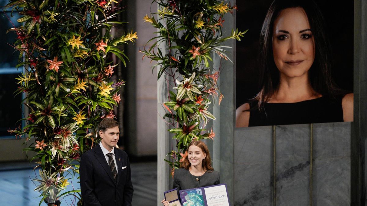 María Corina Machado no acude a la entrega del premio Nobel de la Paz, pero viaja ya hacia Oslo