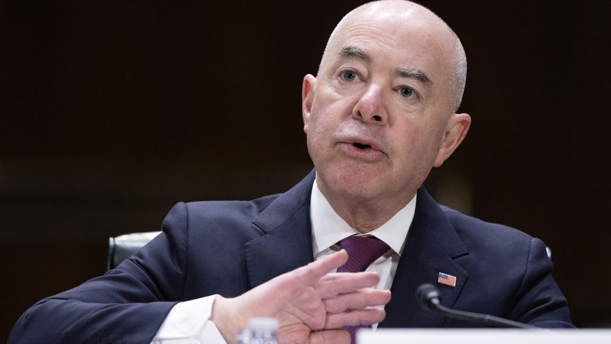 El uso electoralista de la migración amenaza con estallar el sistema de asilo en EE.UU.