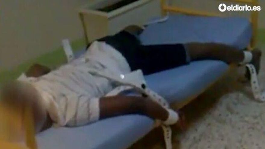 Anulada la condena al joven que difundió un vídeo para denunciar inmovilizaciones a la cama en un centro de menores