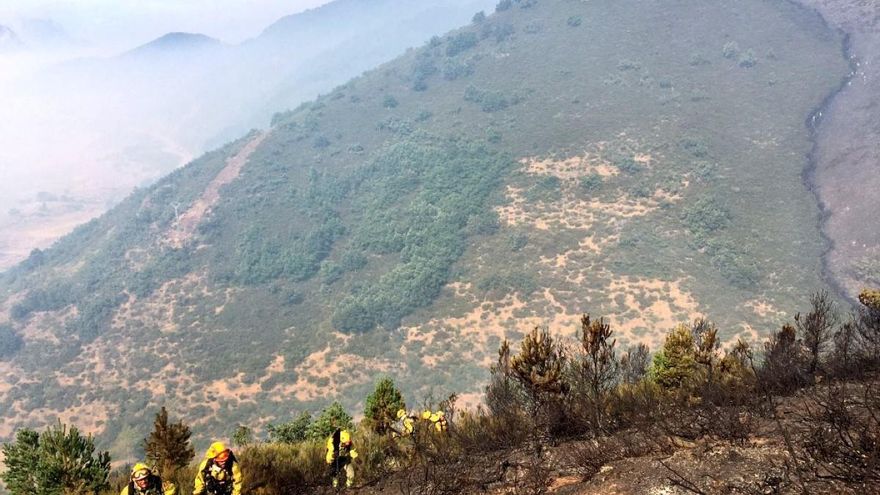 Incendio entre Riaño y Boca de Huérgano. / Brif