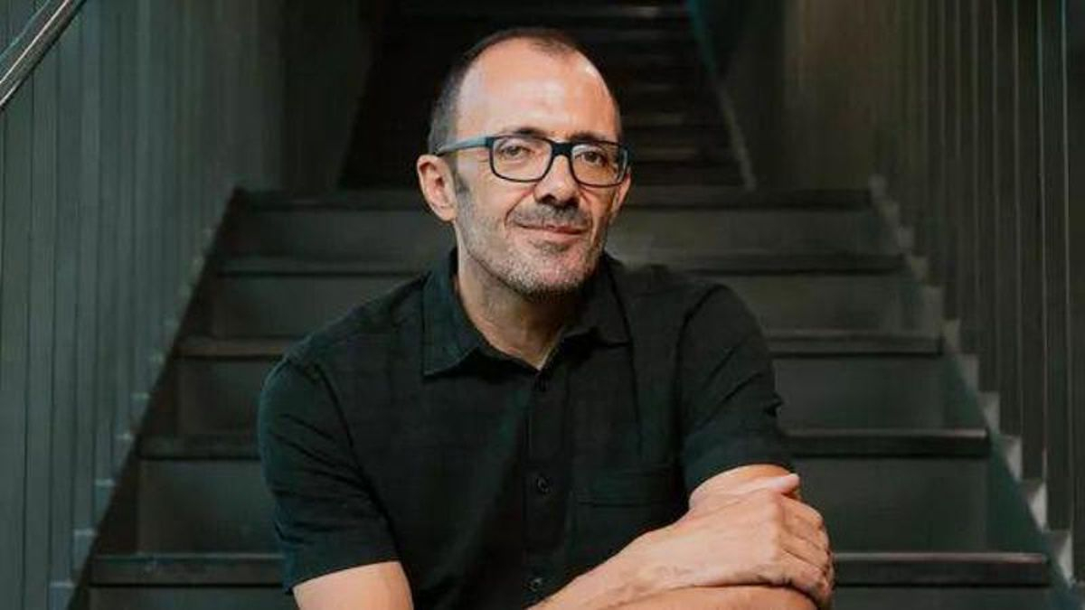 El escritor y columnista Isaac Rosa participará en Cáceres en un encuentro literario con la autora catalana Tina Vallès