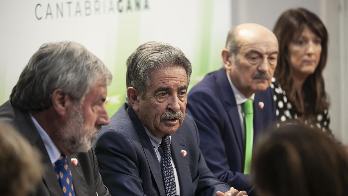 Revilla junto a los candidatos del PRC al Congreso y al Senado.